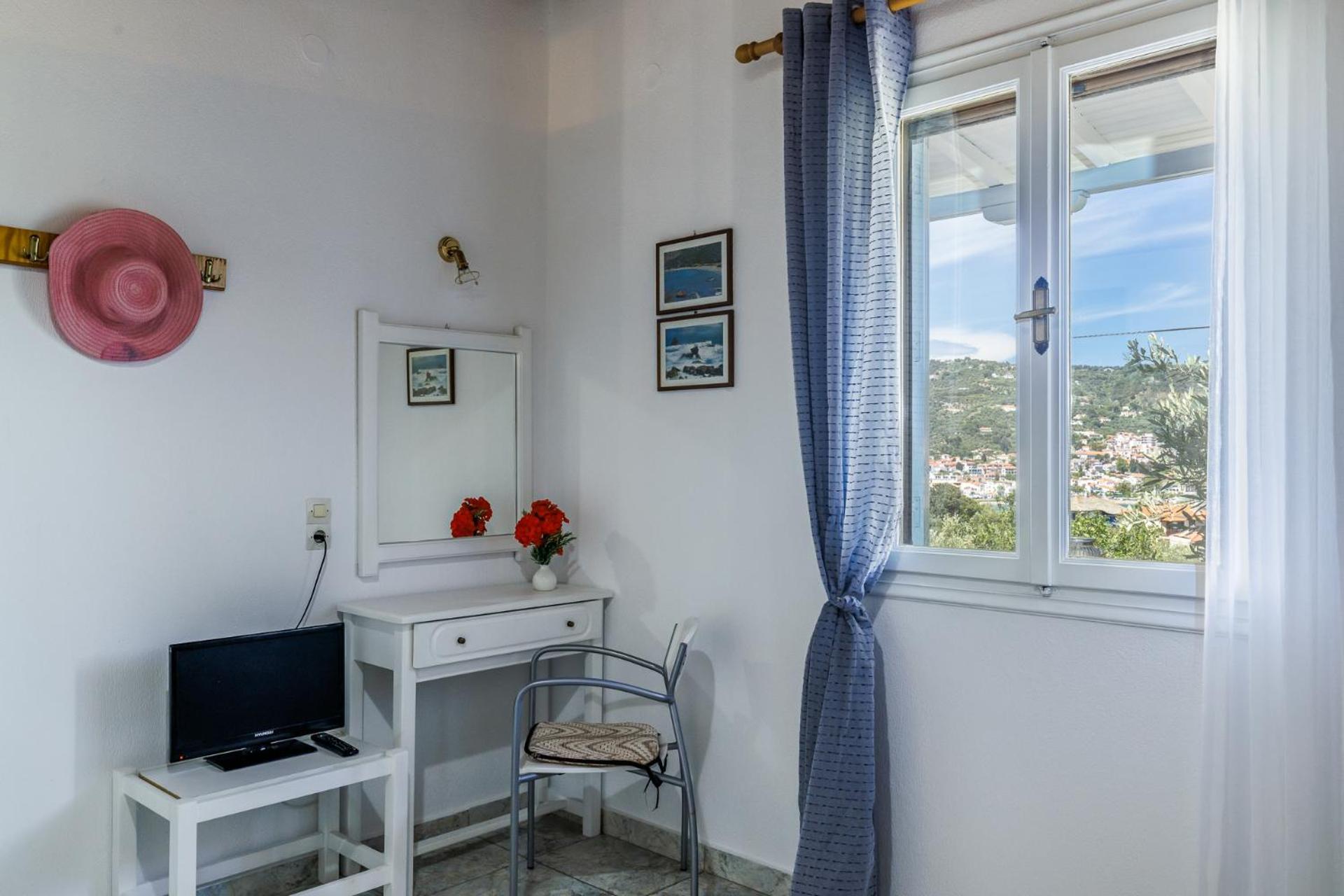 Anesis Apartment 2 Fireplace Skopelos Town Bagian luar foto