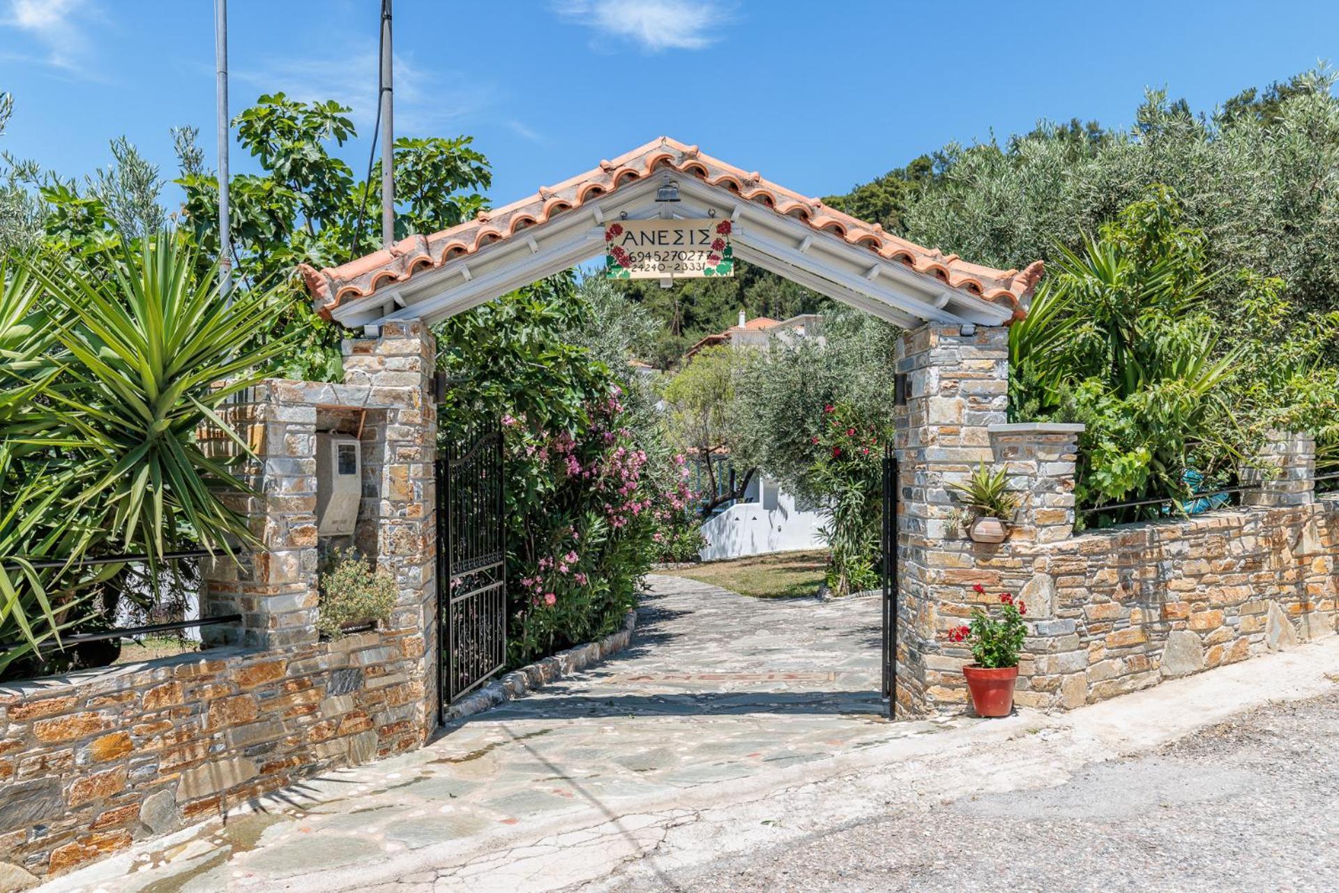 Anesis Apartment 2 Fireplace Skopelos Town Bagian luar foto